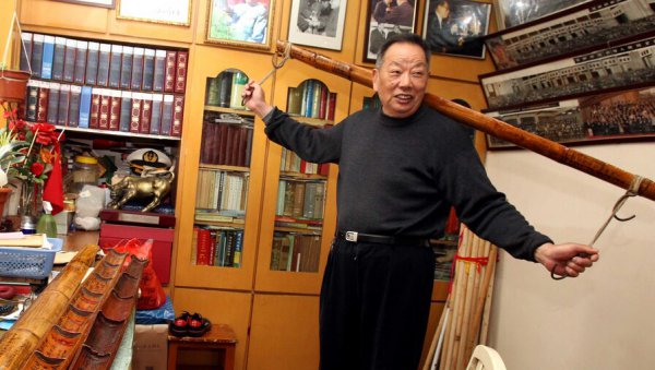 杨怀远口述：我挑着扁担，从24岁挑到62岁退休，从筹划经济挑到阛阓经济